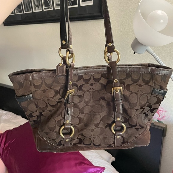 Coach Handbags - 2000s coach CC purse
